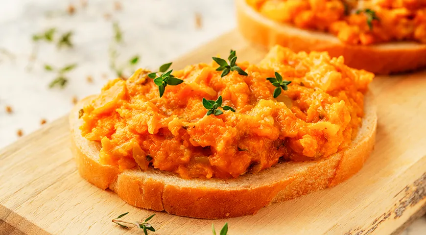 Рекомендуемая суточная норма потребления кабачковой икры для взрослых составляет не более 150–200 граммов