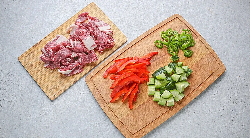 Острый салат с говядиной