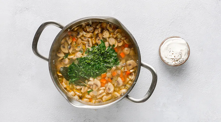 Быстрый суп из свежих шампиньонов, картофеля и моркови