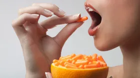 Нужно ли принимать витамин C и в каком виде: главные мифы и факты