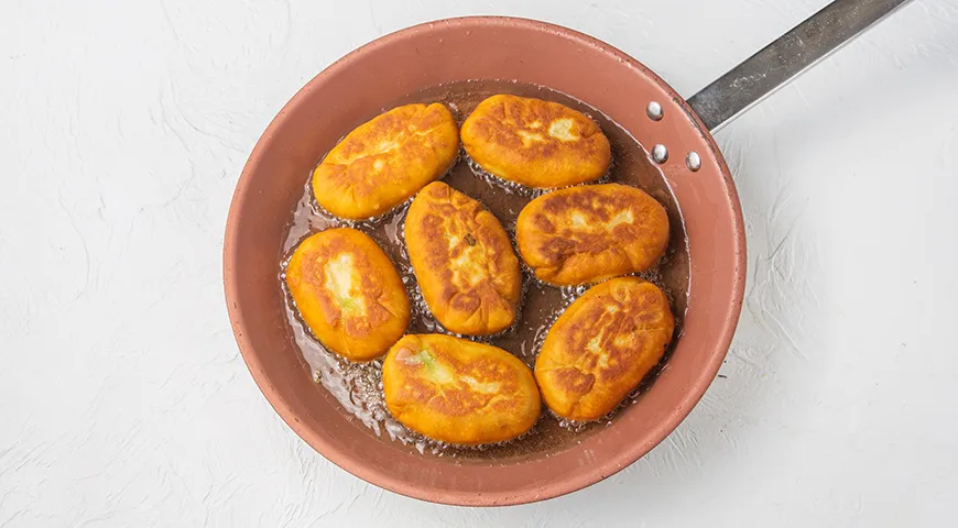 Пирожки со щавелем, жаренные на сковороде