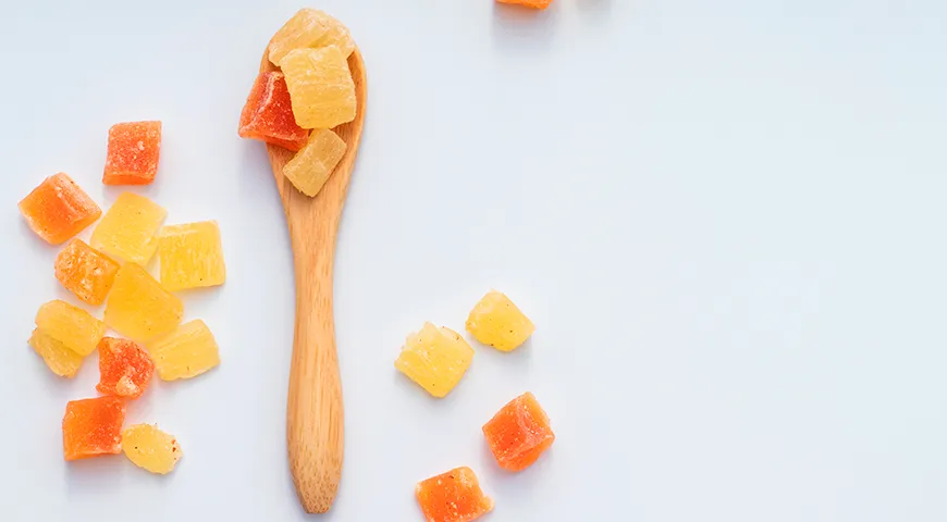 Цукаты из ананаса бывают от светло-желтого до золотистого цвета, а папайя дает цукаты от насыщенно-оранжевого до алого оттенка