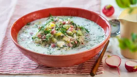 Окрошка с копченой колбасой
