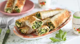 Пирожки из лаваша с луком и яйцом