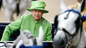 Королева Великобритании Елизавета II начала выпуск приправ