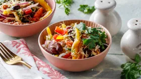 Салат с фасолью, помидорами и сыром