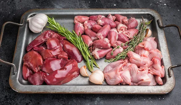 Как готовить куриные потроха: разбираемся с экспертом, как превратить субпродукты в деликатес