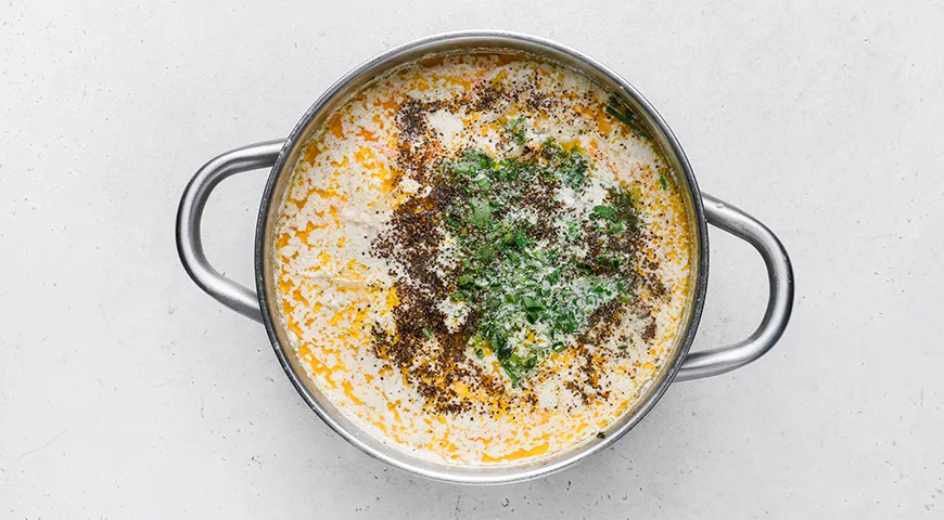 Домашние щи с капустой, мясом и молоком