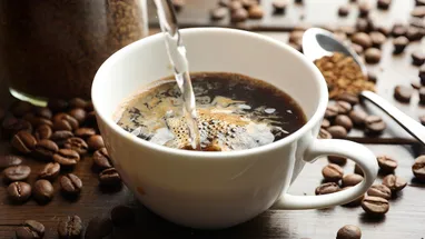 Как заварить идеальный кофе в чашке: простое руководство от зерна до напитка