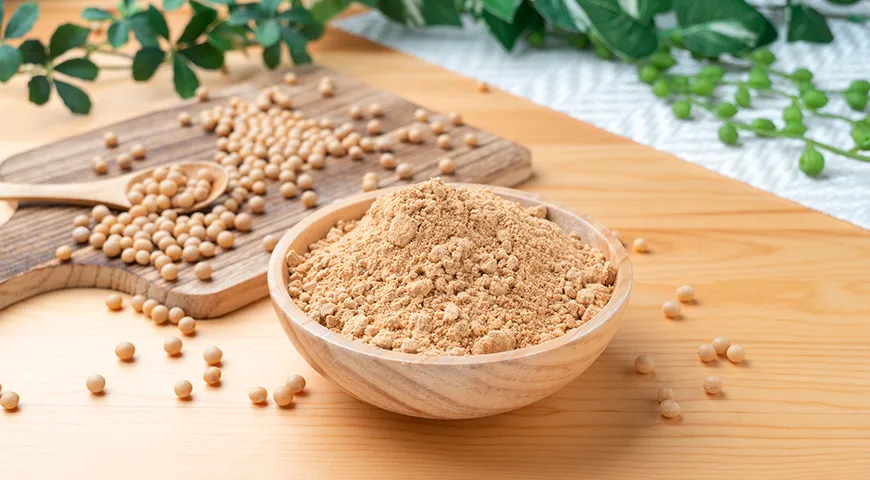 Соевая мука — ценный источник растительного белка, клетчатки, магния, фосфора, железа и витаминов группы B