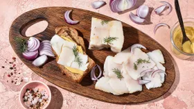 Отварное сало, засоленное в пакете