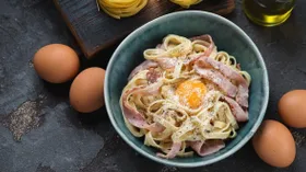 Эксперт поделилась традиционным составом пасты карбонара и секретами ее приготовления