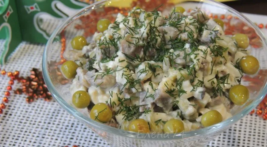 Тёплый салат из куриных желудков с овощами