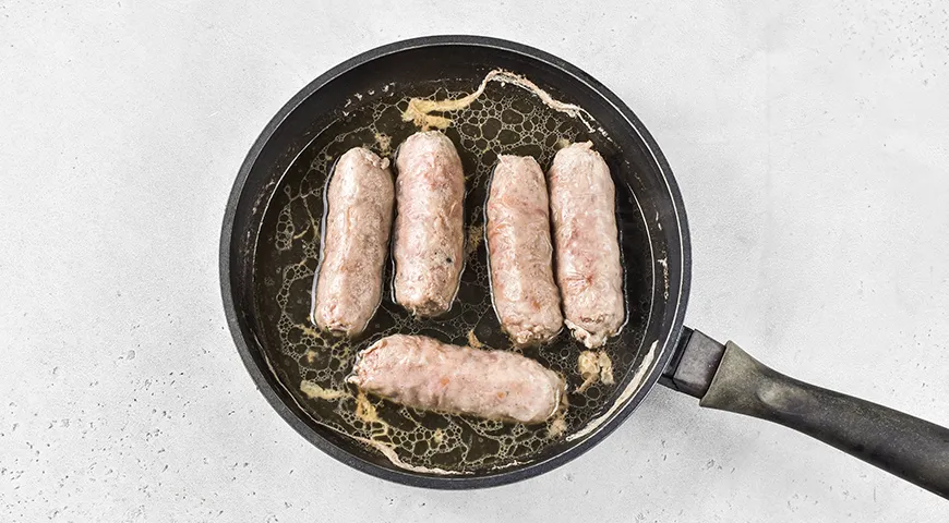 Купаты на сковороде