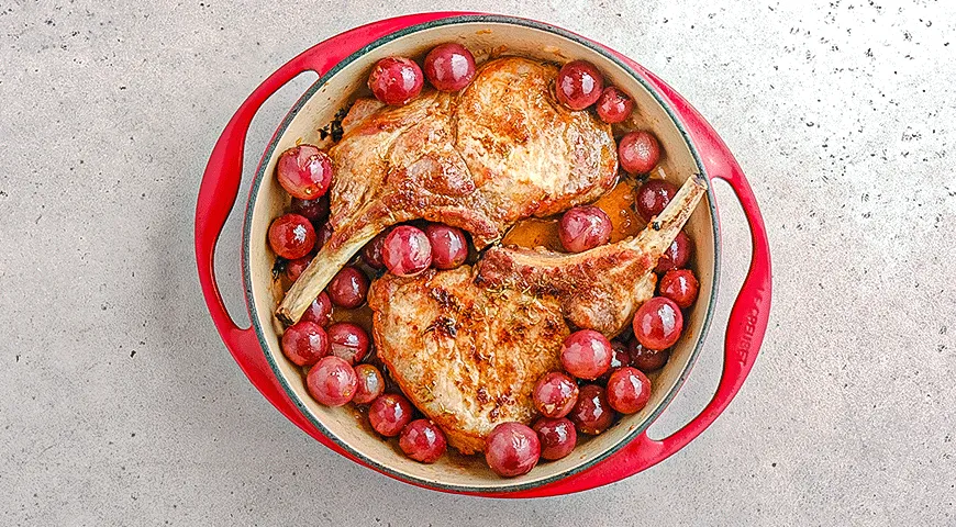 Свинина с виноградом