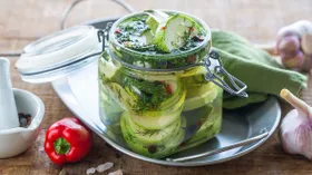 Быстрые маринованные кабачки