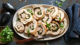 Что приготовить на ужин сегодня, кабачки в сметане и свиные рулетики