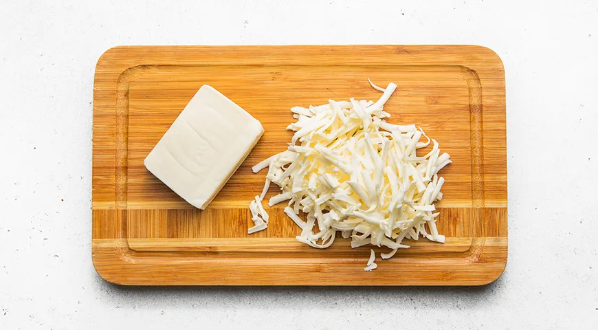 Салат «Красное море» с плавленым сыром и чесноком