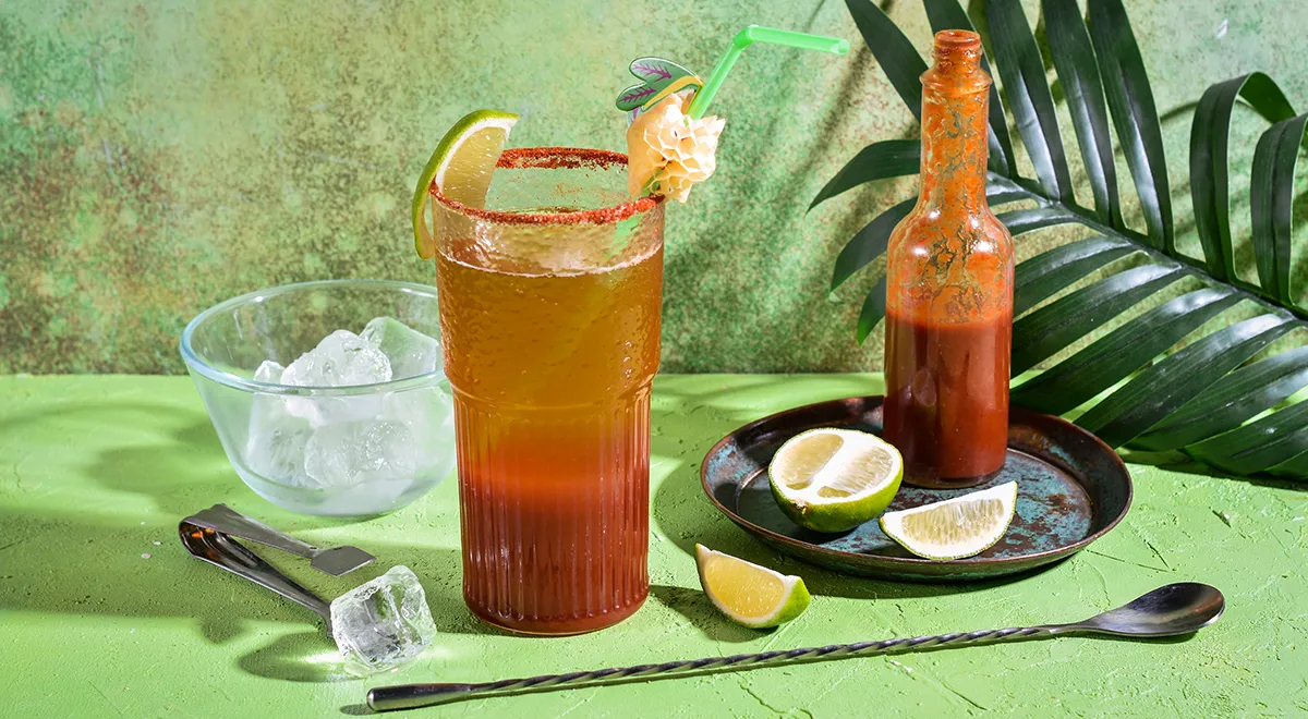 Пивной коктейль с томатным соком Мичелада