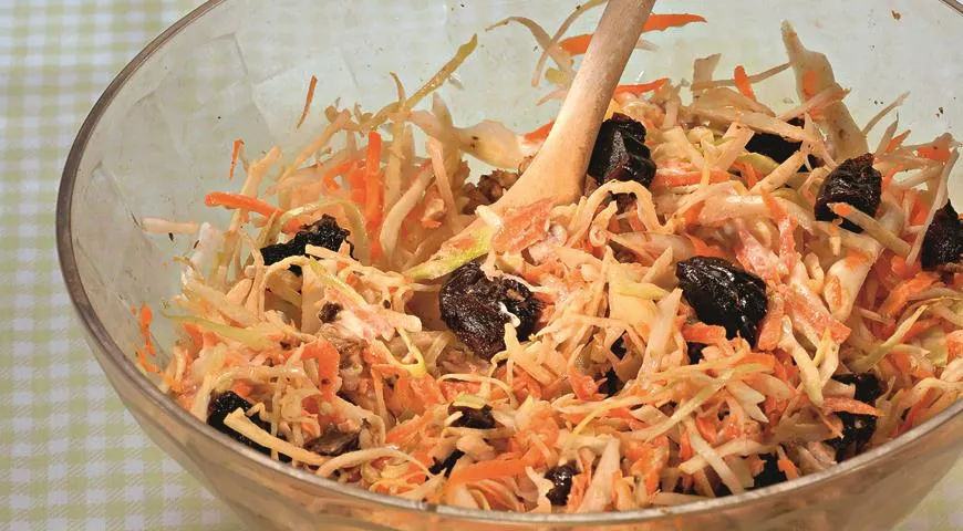Салат морковь грецкий чернослив