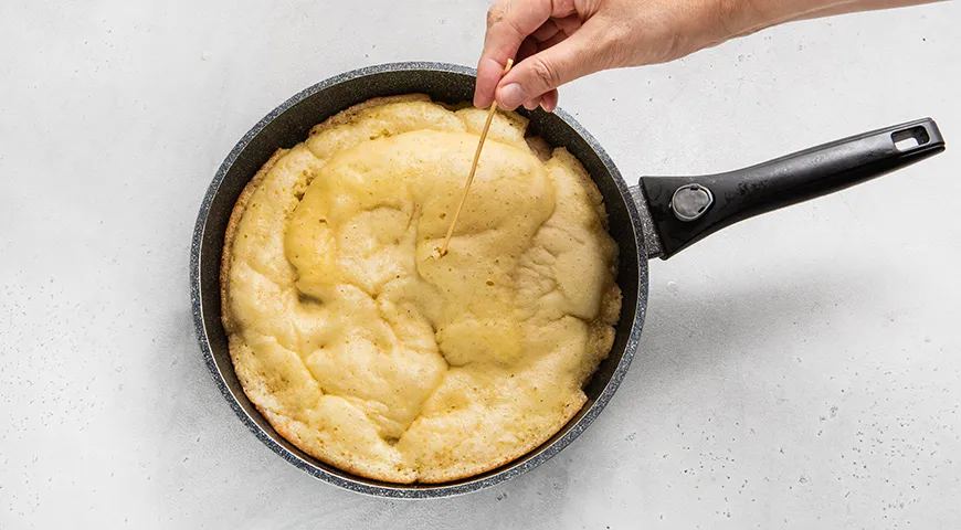 Яблочный пирог на сковороде