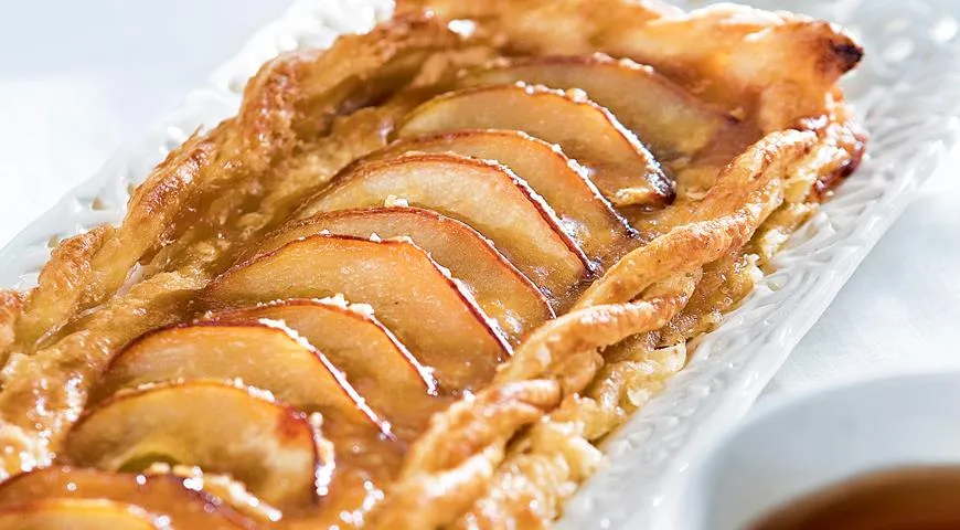 Хрустящий пирог с грушами и шоколадом