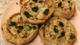 Перепечи с яйцом и зеленым луком