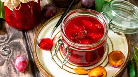 Слива на зиму с косточкой и без: проверенные рецепты компота, варенья, соуса из сливы