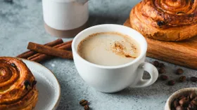 Можно ли пить кофе утром: польза, риски и советы врачей