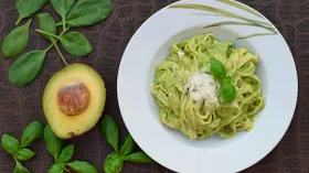 Паста с соусом из авокадо