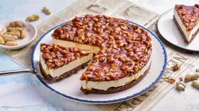 Торт без выпечки с орехами