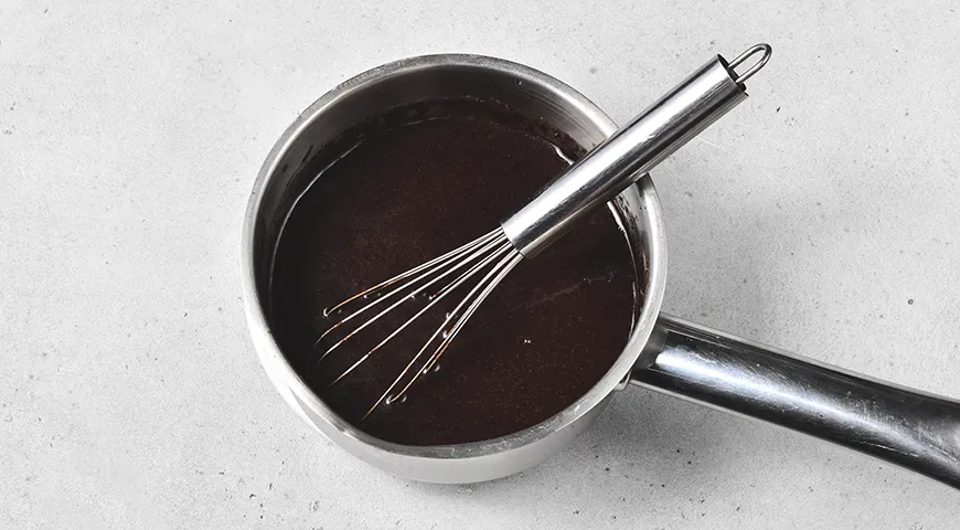 Шоколадный торт со сметанным кремом