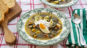 Щавелевый суп с мясом и яйцом