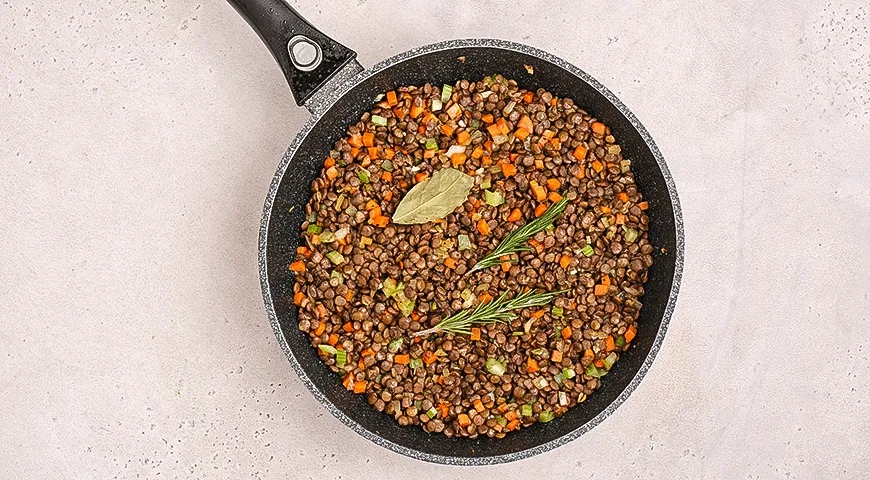 Чевапчичи с чечевицей