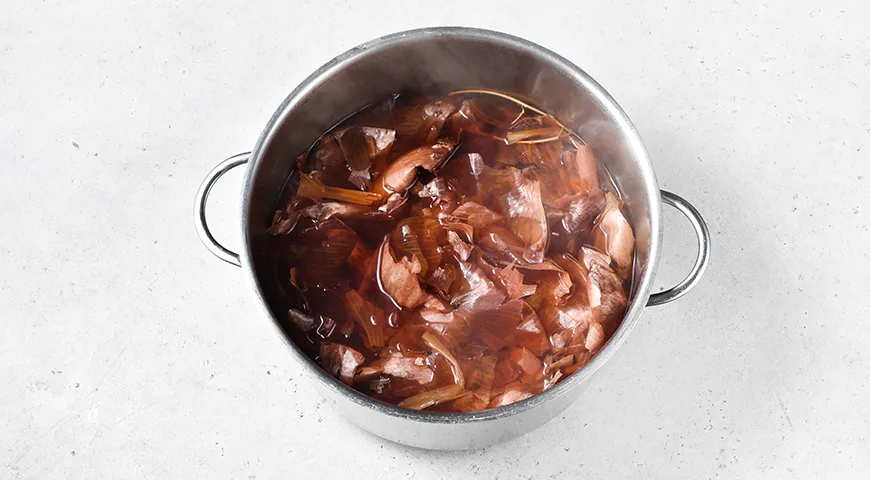 Свиные щечки в луковой шелухе