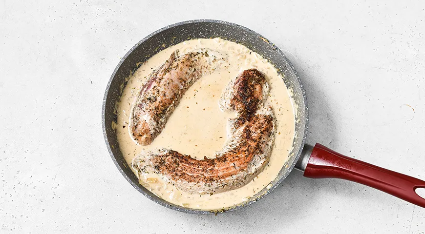 Свинина, запеченная в духовке со сливками