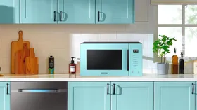 Микроволновка вместо цветов: как Samsung украшает наши кухни