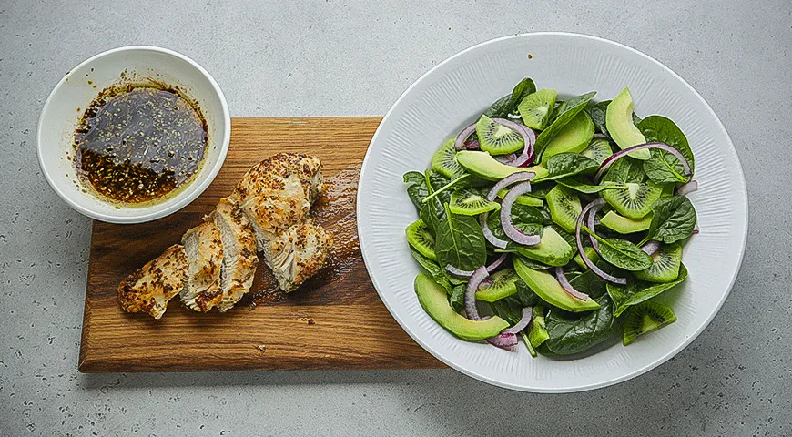 Салат из киви с курицей