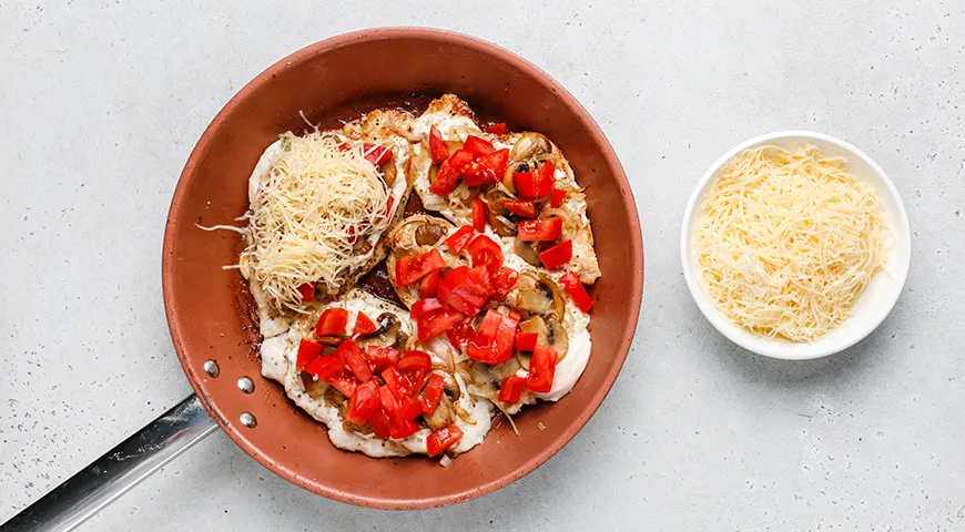 Мясо по-французски из курицы на сковороде