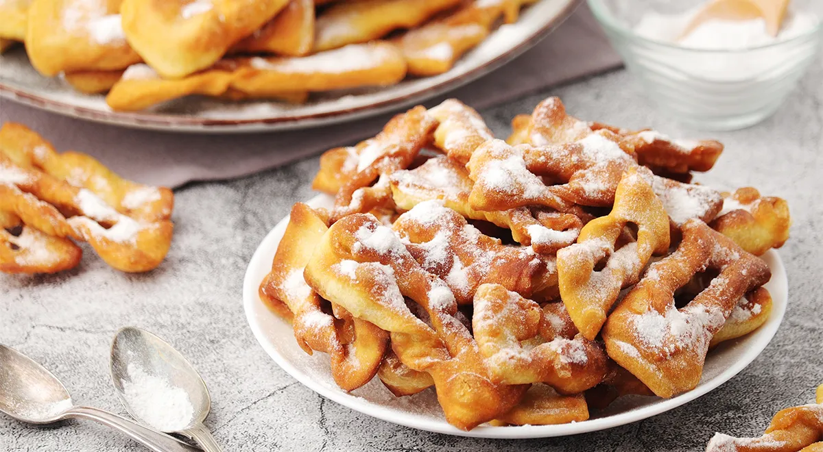 Как приготовить классический хрустящий хворост