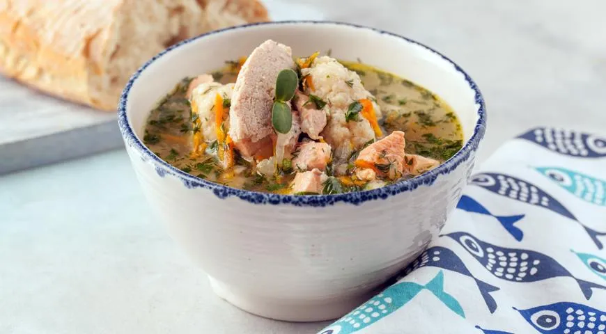 Рыбный суп с клецками из тресковой икры
