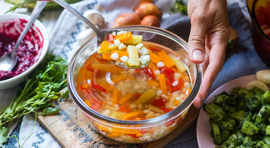 Овощные супы хороши в любое время года, да и готовятся довольно быстро
