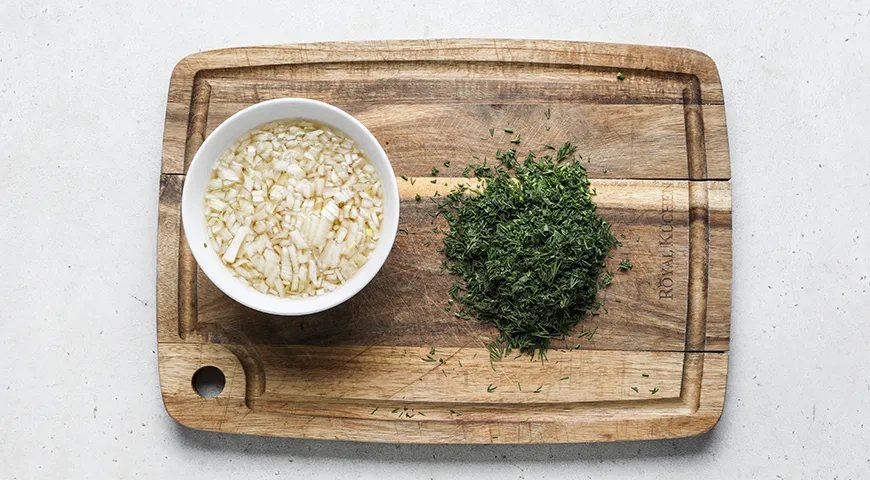 Салат из консервированной сайры с яйцом и рисом