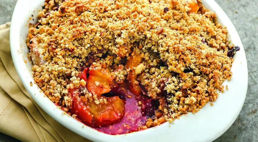 Пирог Крошка с фруктами и фундуком