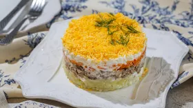 Салат слоеный с огурцом