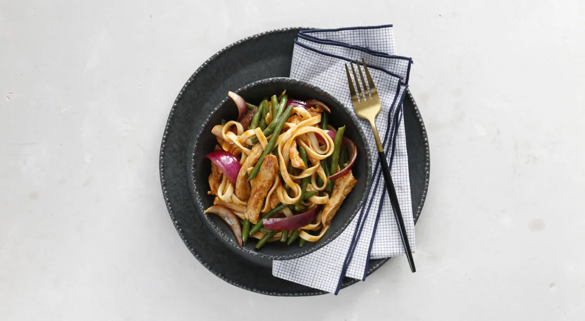Рецепт лапши удона со свининой, овощами и красным луком