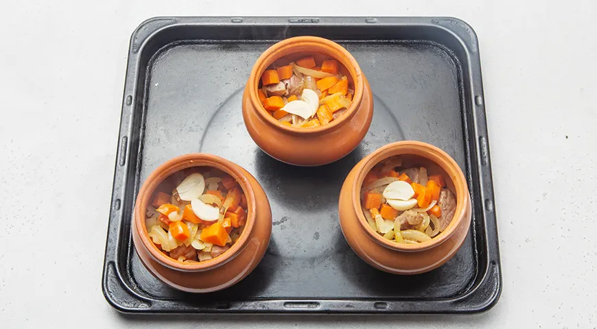 Гречка с мясом в горшочке