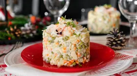 Оливье с камчатскими крабами в интересной новогодней подаче