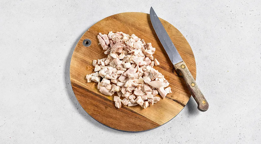 Куриный суп с консервированным горошком и яйцом