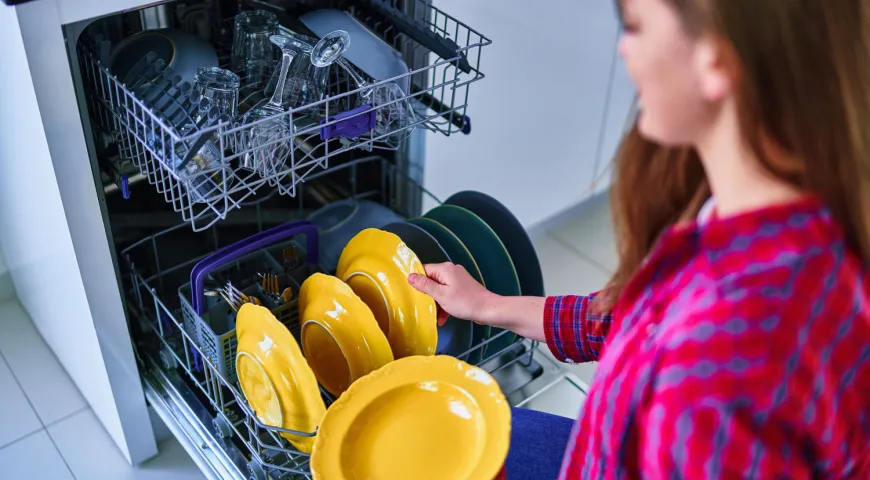 Пустая посудомойка перед масштабной готовкой – это важно